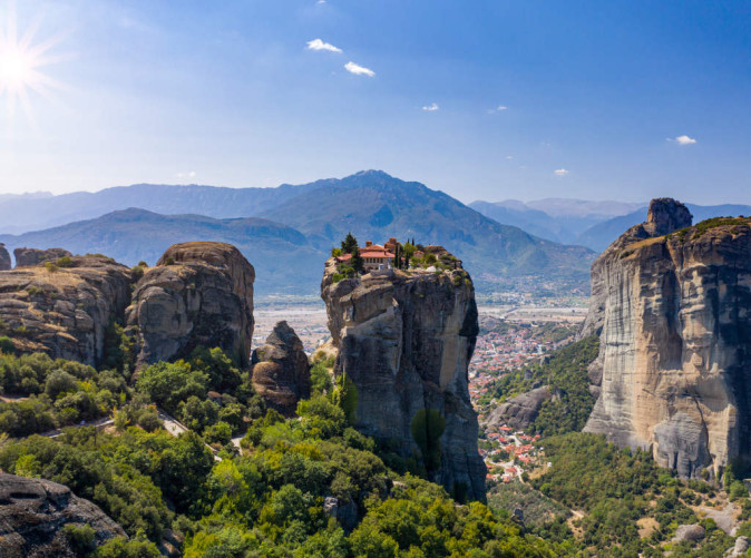 0035_Schoene Aussichten Touristik__Meteora_AdobeStock_290983757
